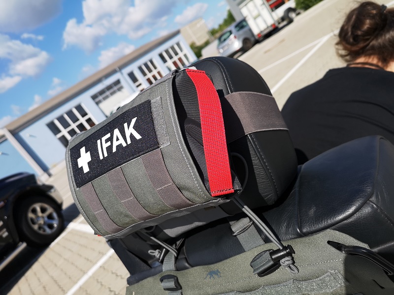 Tasmanian Tiger Head Rest IFAK IFAK-Tasche für Kopfstütze Auto carbon 