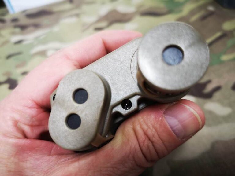 REVIEW: SOMOGEAR PEQ-15 IR Laser Illuminator UHP Full Power | SPARTANAT